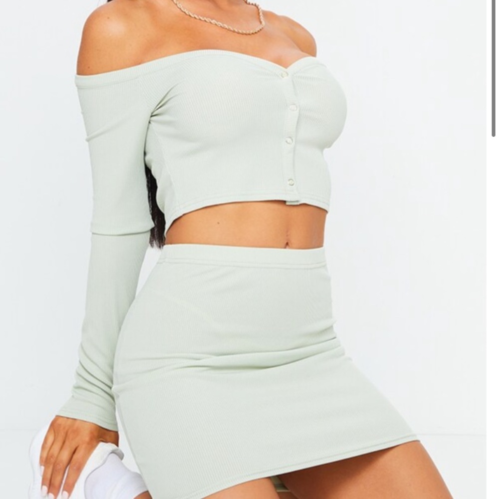 Pretty Little Thing Green Long Sleeve Crop Top NWT